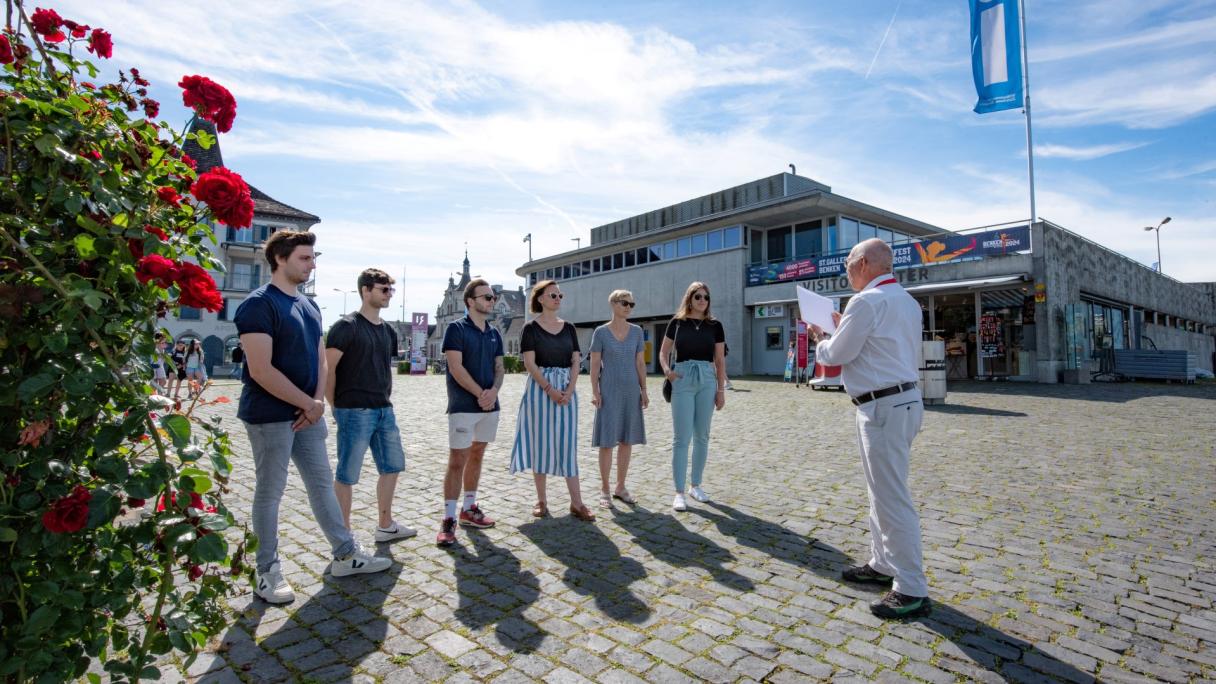 Ein Gruppenführung am Hafen in Rapperswil 
