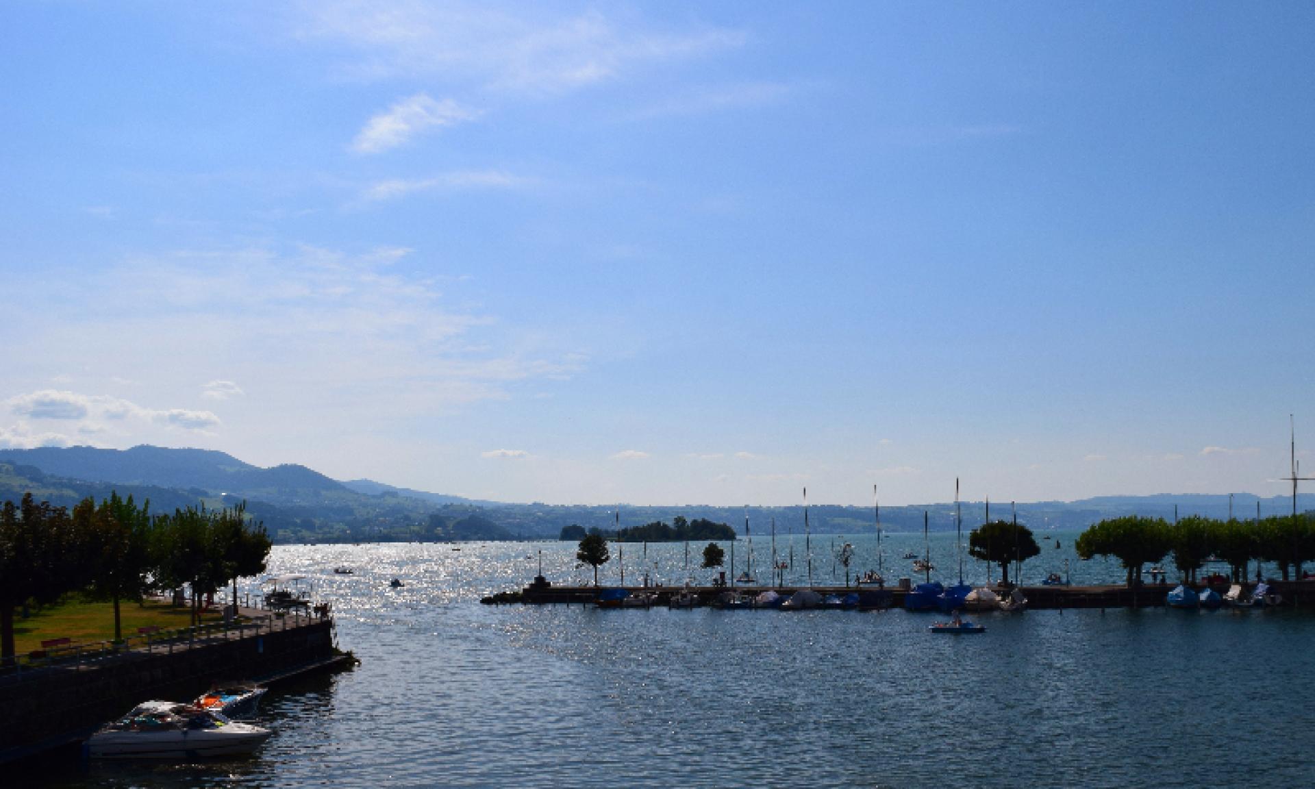Sicht auf den Zürichsee vom Hafen Rapperswil aus