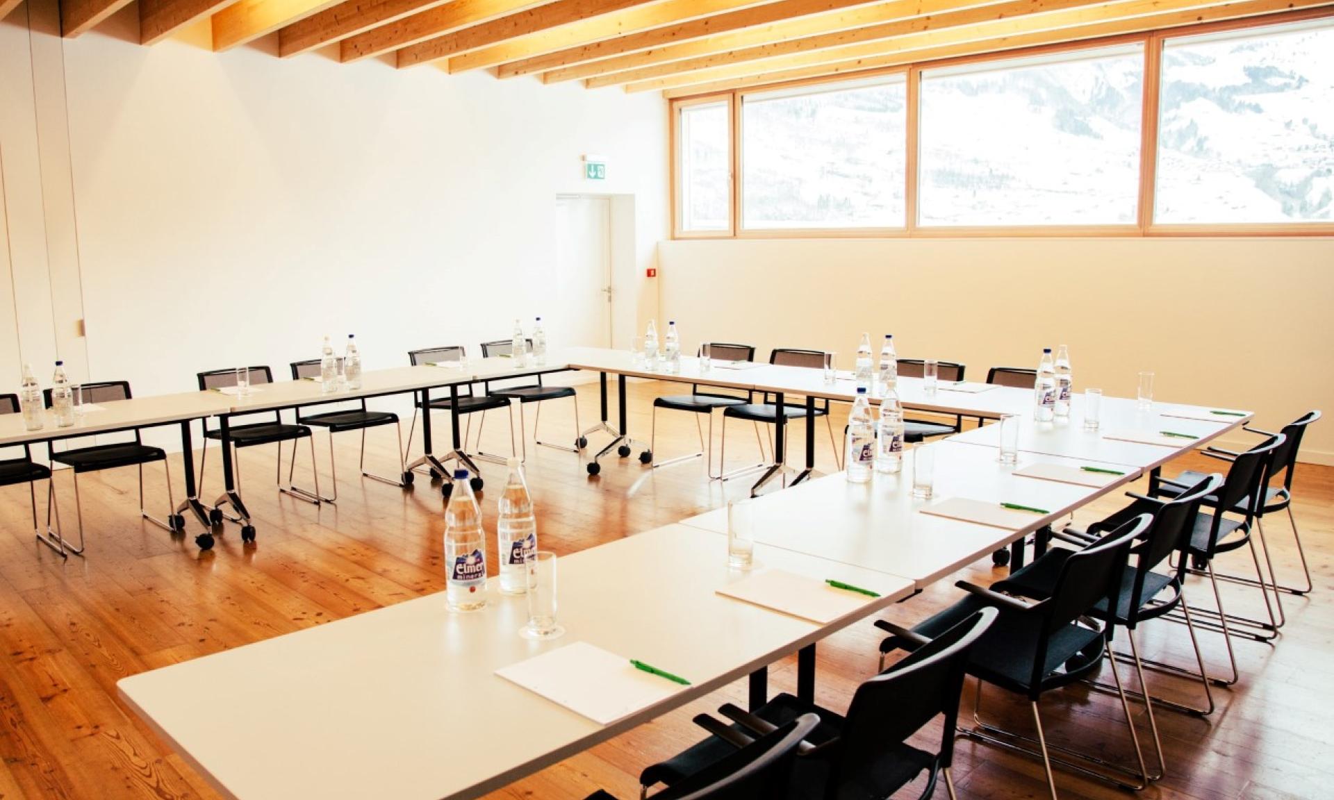 Heller Plenarraum im Seminarhotel Lihn