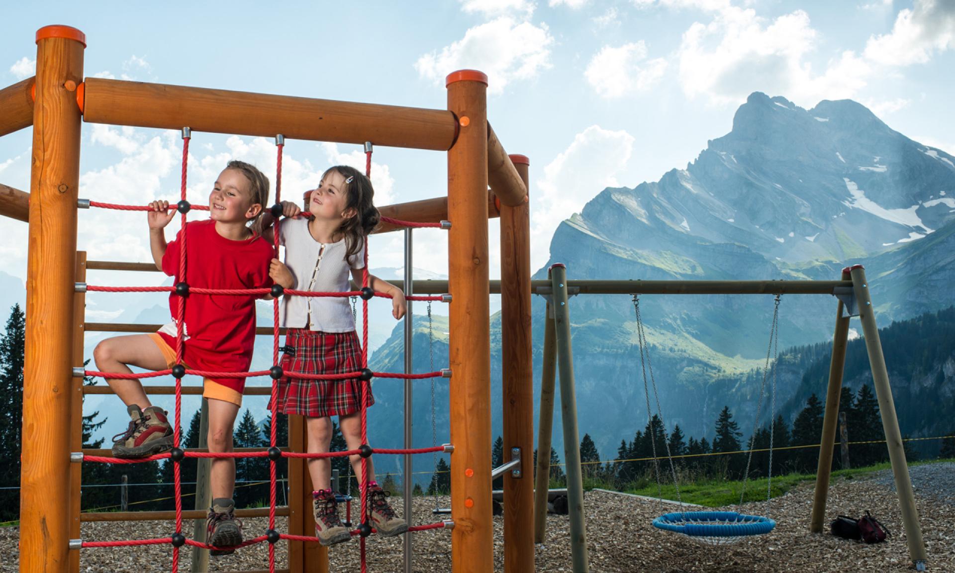 Auf dem Spielplatz in Braunwald