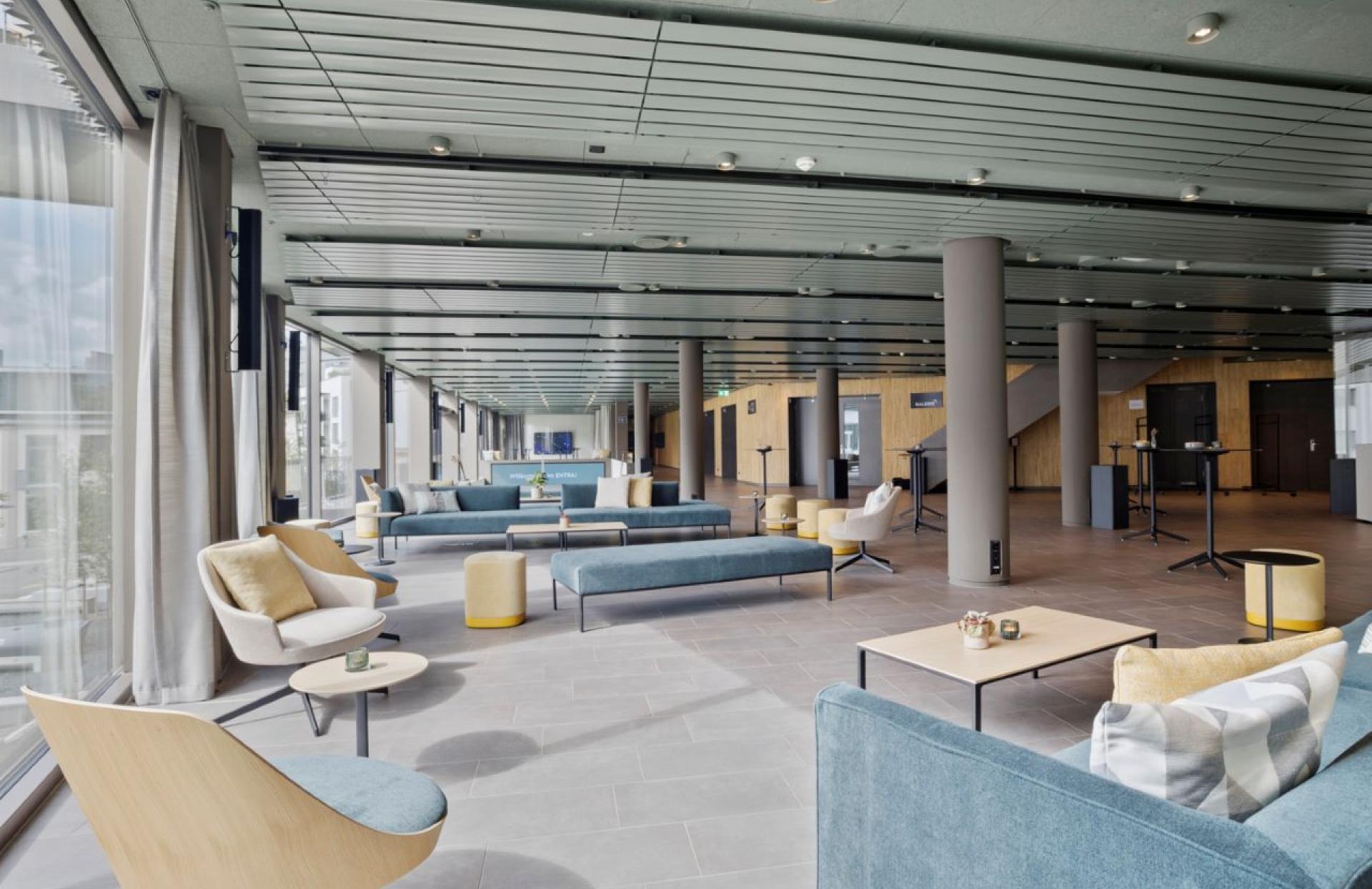 ENTRA, Foyer