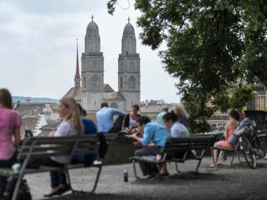 Sicht auf das Grossmünster vom Lindenhof aus